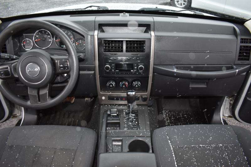 Jeep Liberty 4WD 4dr Sport 2012