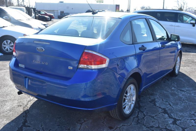 Ford Focus 4dr Sdn SE 2010