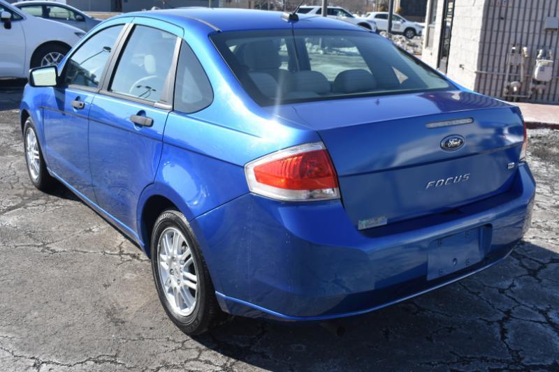 Ford Focus 4dr Sdn SE 2010