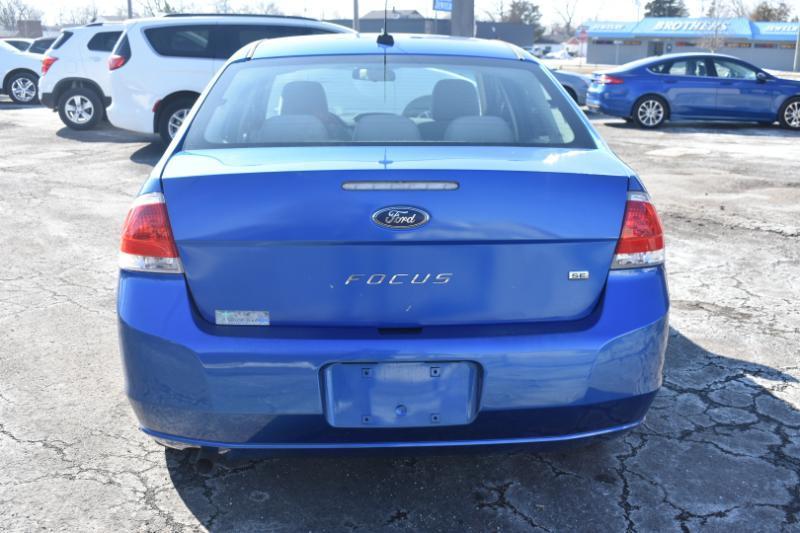 Ford Focus 4dr Sdn SE 2010