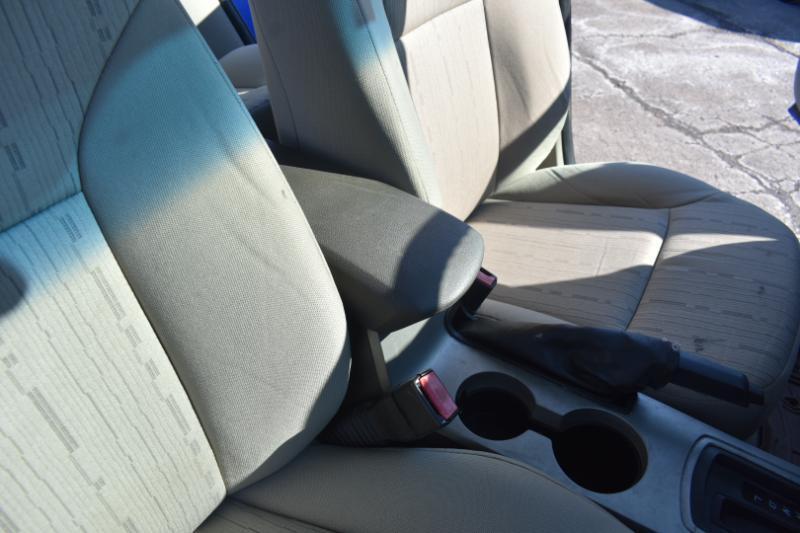 Ford Focus 4dr Sdn SE 2010