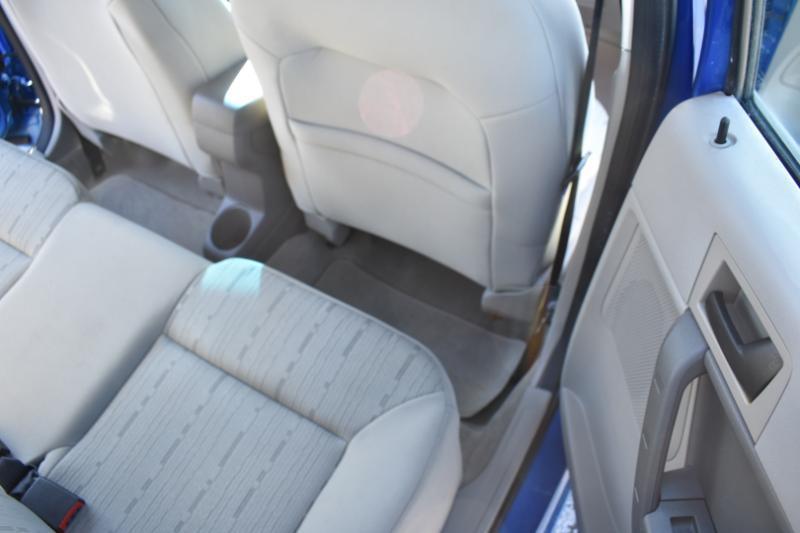 Ford Focus 4dr Sdn SE 2010