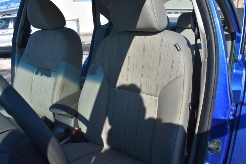 Ford Focus 4dr Sdn SE 2010