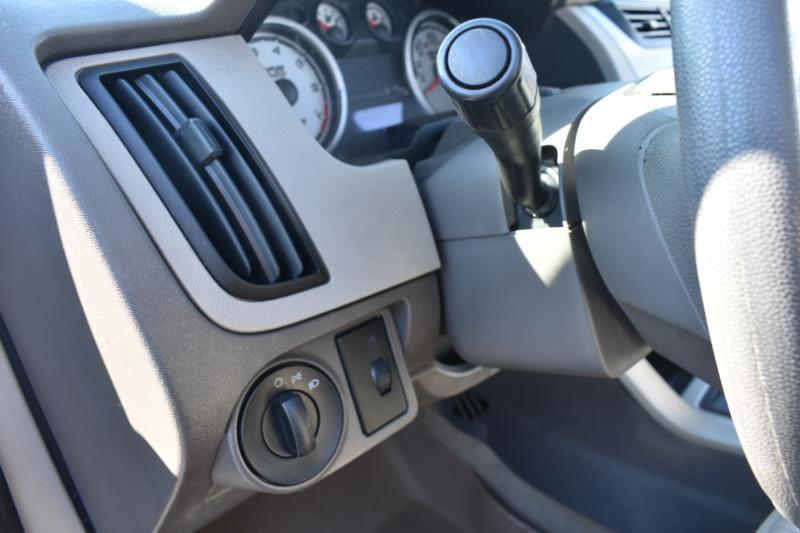 Ford Focus 4dr Sdn SE 2010