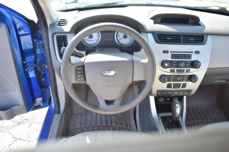 Ford Focus 4dr Sdn SE 2010