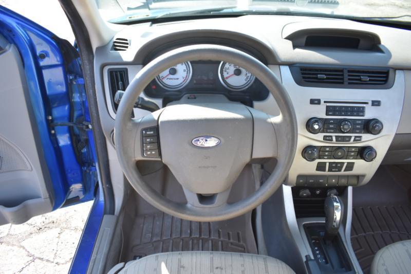 Ford Focus 4dr Sdn SE 2010