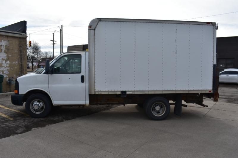 Chevrolet Express Commercial Cutaway 139" WB C6Y SRW 2007