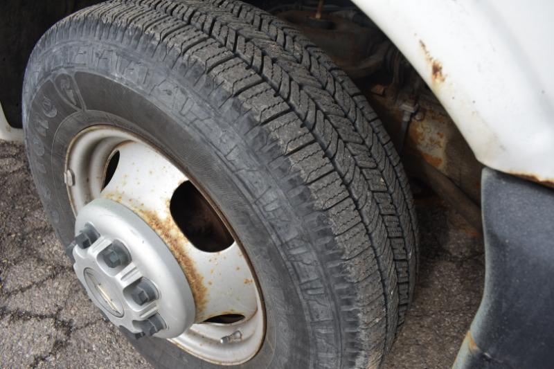 Chevrolet Express Commercial Cutaway 139" WB C6Y SRW 2007