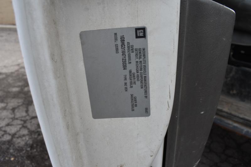 Chevrolet Express Commercial Cutaway 139" WB C6Y SRW 2007