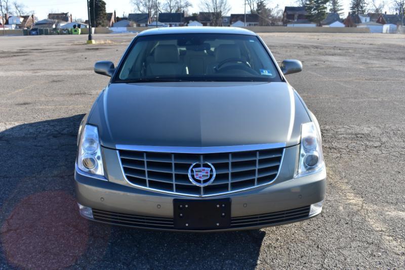 Cadillac DTS 4dr Sdn Premium Collection 2011