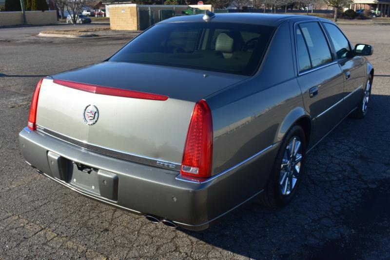 Cadillac DTS 4dr Sdn Premium Collection 2011