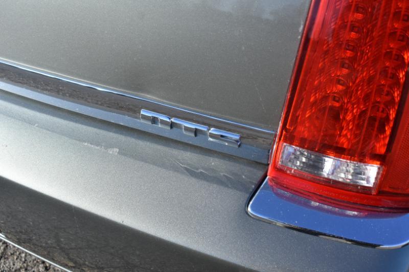 Cadillac DTS 4dr Sdn Premium Collection 2011