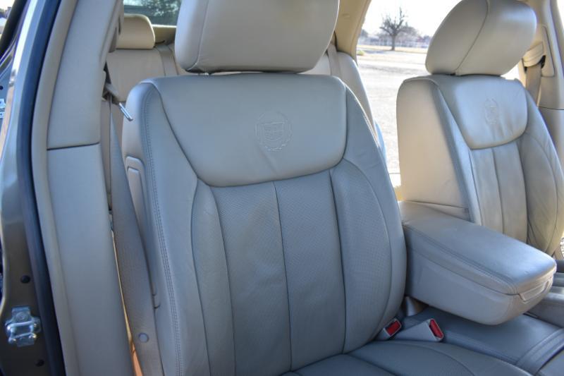 Cadillac DTS 4dr Sdn Premium Collection 2011