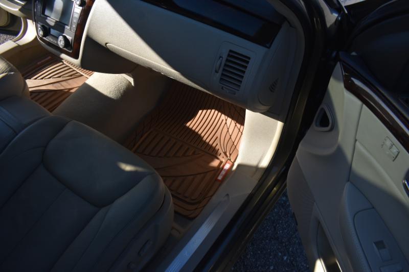 Cadillac DTS 4dr Sdn Premium Collection 2011