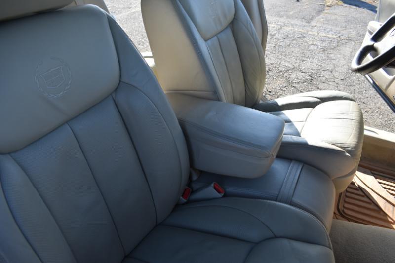 Cadillac DTS 4dr Sdn Premium Collection 2011