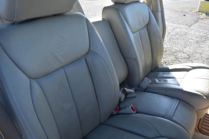 Cadillac DTS 4dr Sdn Premium Collection 2011