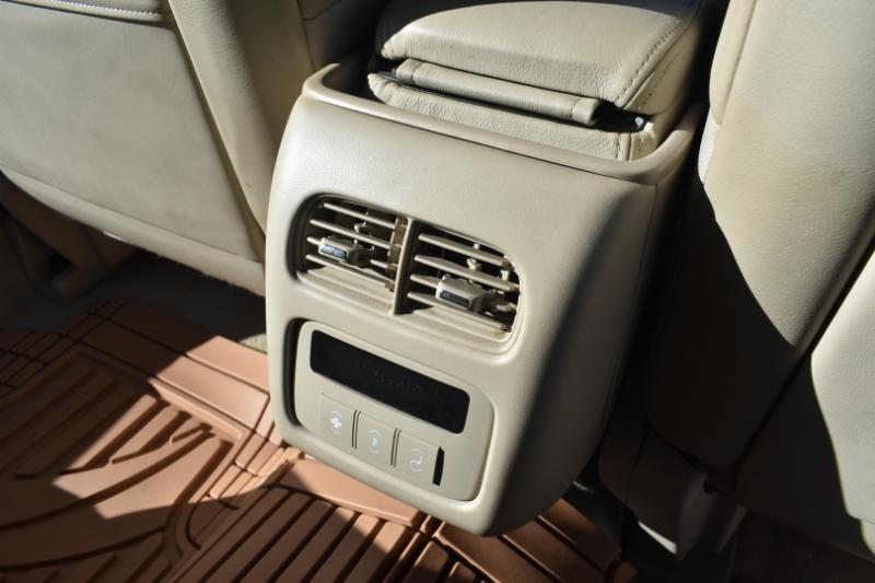 Cadillac DTS 4dr Sdn Premium Collection 2011