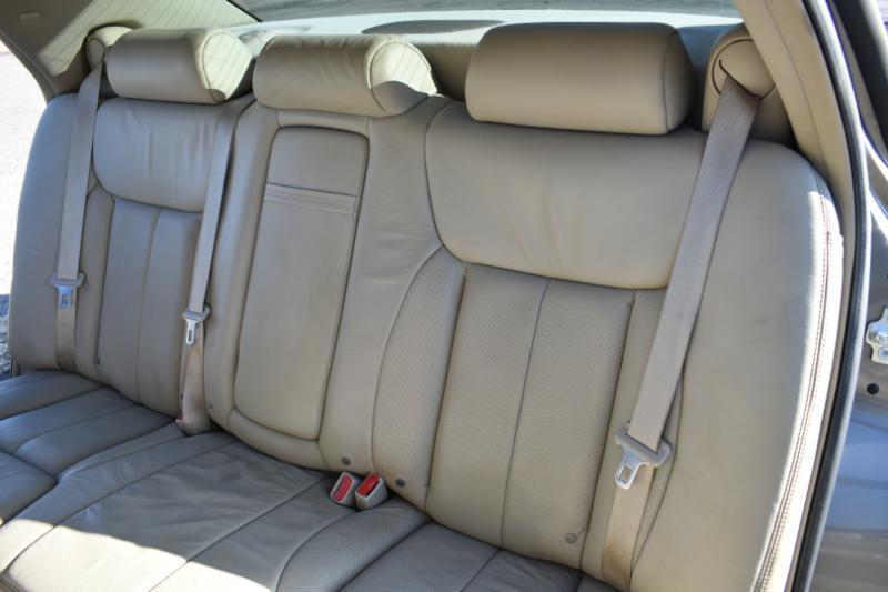 Cadillac DTS 4dr Sdn Premium Collection 2011