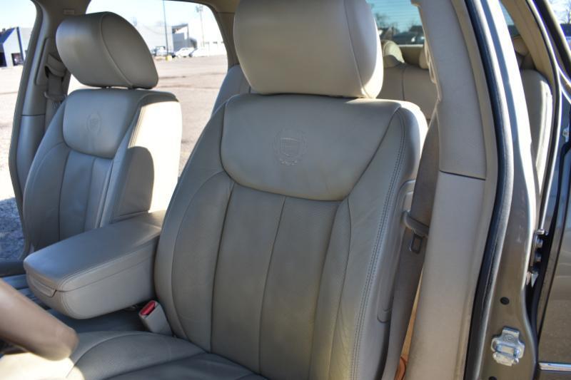 Cadillac DTS 4dr Sdn Premium Collection 2011