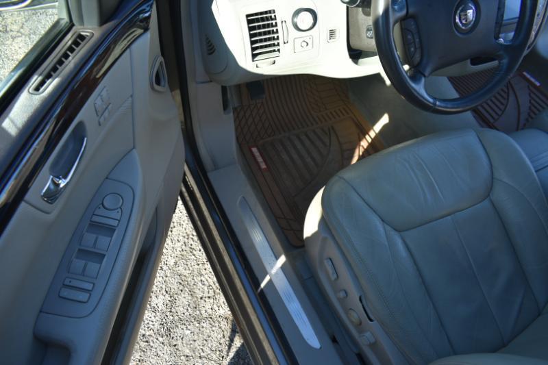 Cadillac DTS 4dr Sdn Premium Collection 2011