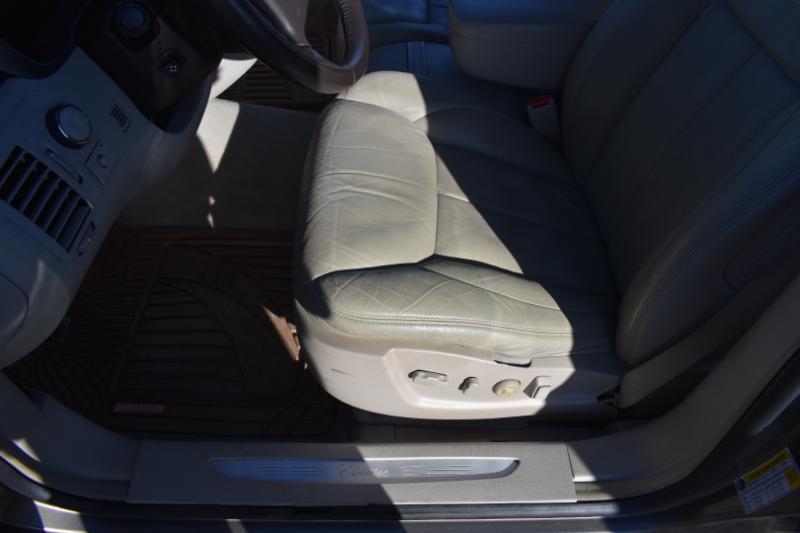 Cadillac DTS 4dr Sdn Premium Collection 2011