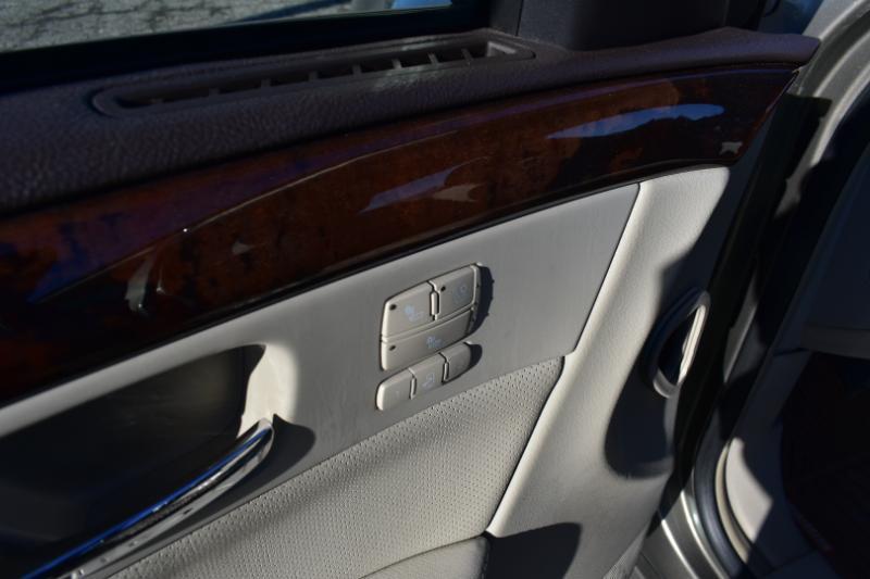 Cadillac DTS 4dr Sdn Premium Collection 2011