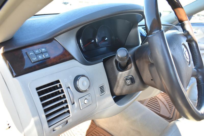 Cadillac DTS 4dr Sdn Premium Collection 2011