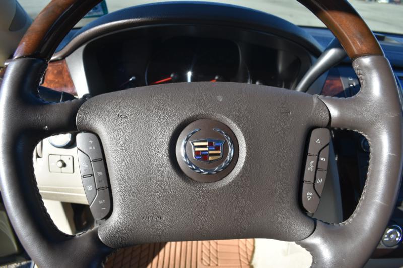 Cadillac DTS 4dr Sdn Premium Collection 2011