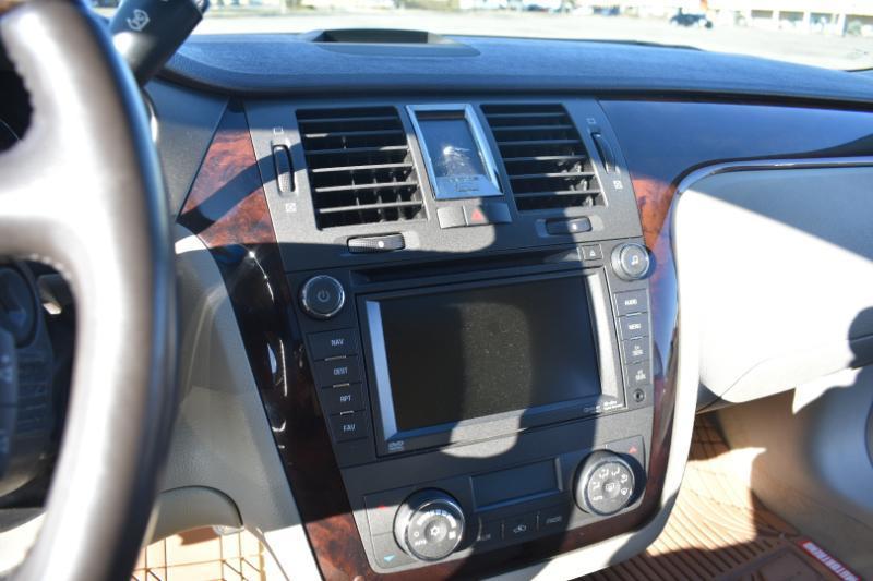 Cadillac DTS 4dr Sdn Premium Collection 2011