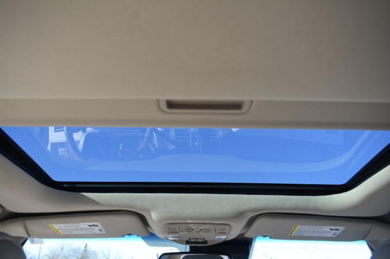 Cadillac DTS 4dr Sdn Premium Collection 2011