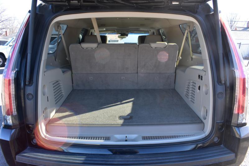 Cadillac Escalade ESV 4WD 4dr Luxury 2019