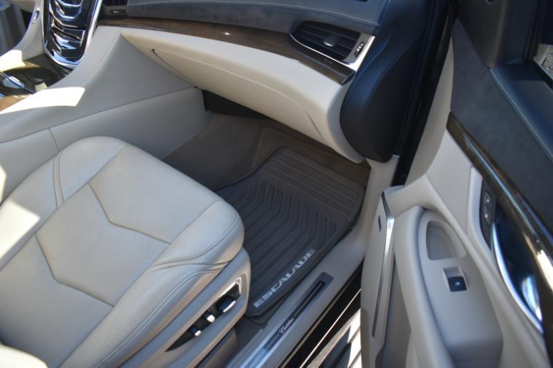 Cadillac Escalade ESV 4WD 4dr Luxury 2019