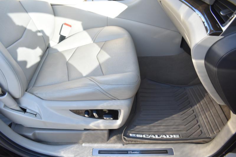 Cadillac Escalade ESV 4WD 4dr Luxury 2019