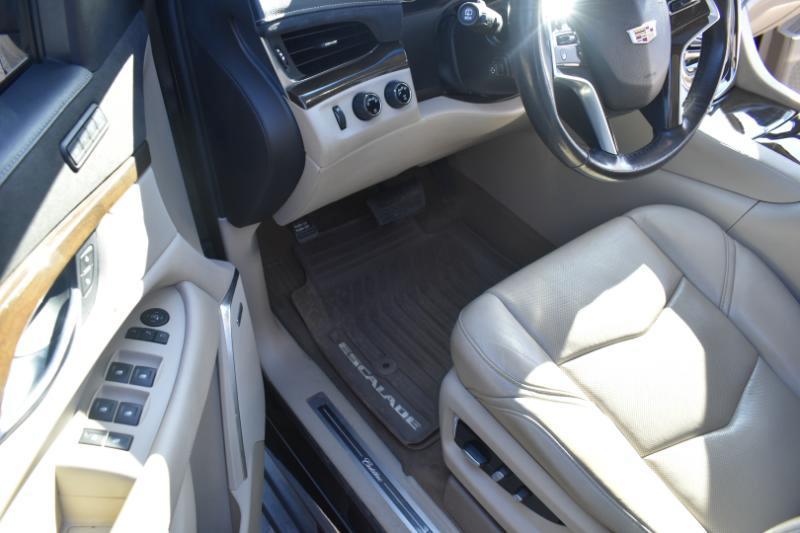 Cadillac Escalade ESV 4WD 4dr Luxury 2019