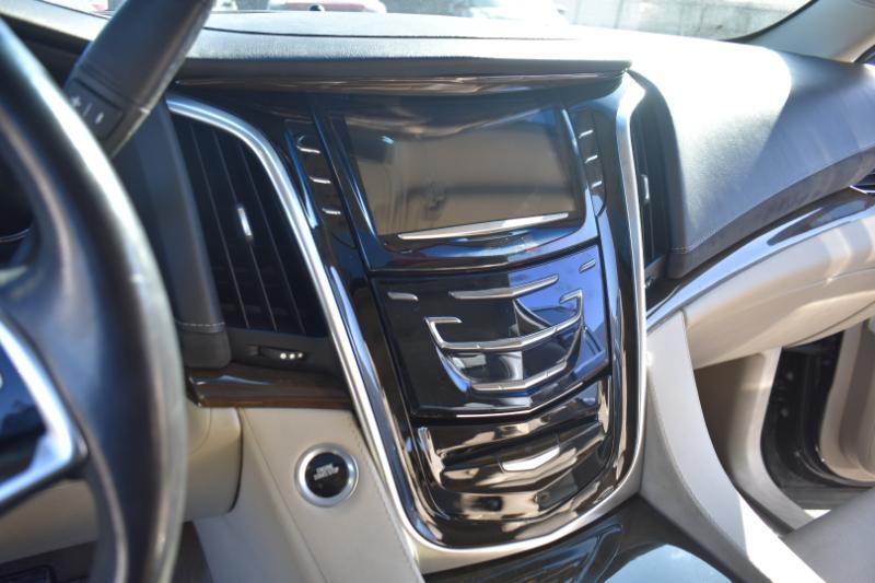 Cadillac Escalade ESV 4WD 4dr Luxury 2019