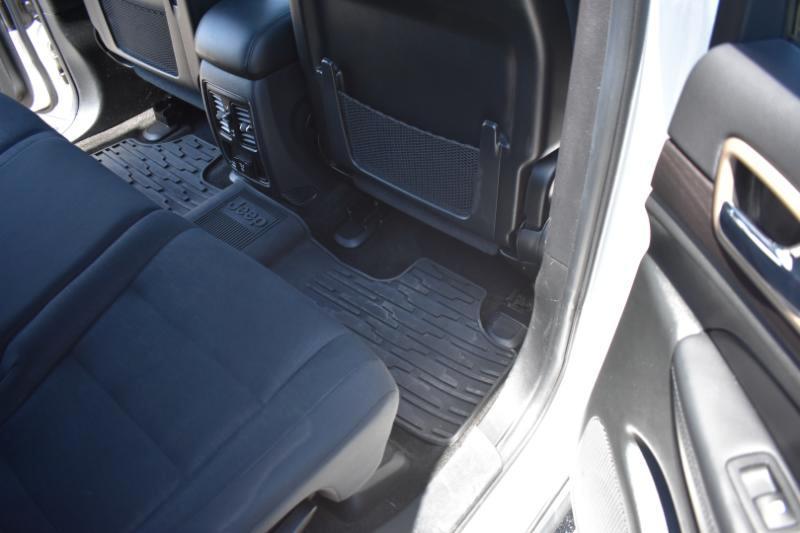 Jeep Grand Cherokee 4WD 4dr Laredo 2015