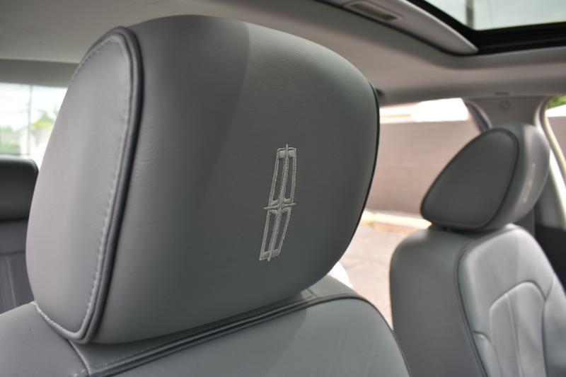 Lincoln MKZ 4dr Sdn FWD 2010