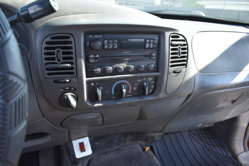 Ford F-150 SuperCrew 139" King Ranch 4WD 2003