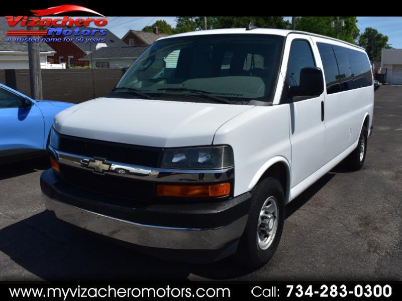 2017 Chevrolet Express Passenger RWD 3500 155" LT w/1LT