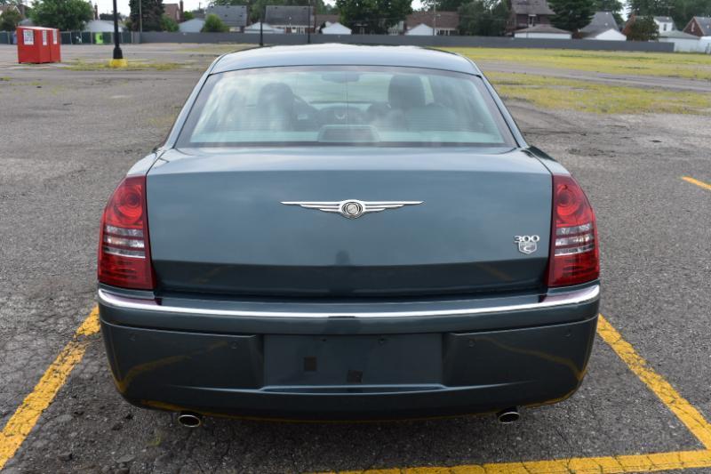 Chrysler 300 300C Platinum RWD 2005