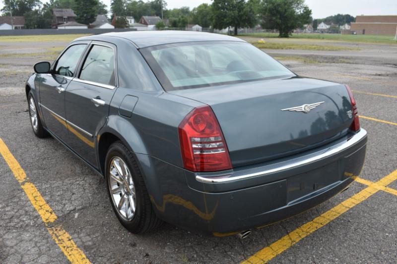 Chrysler 300 300C Platinum RWD 2005