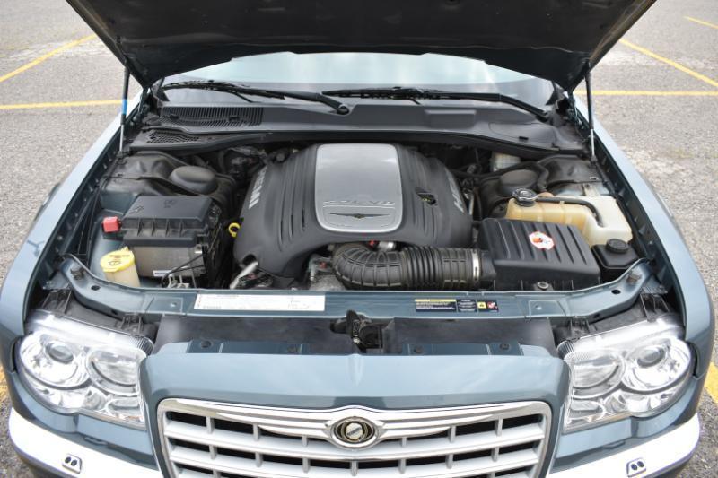 Chrysler 300 300C Platinum RWD 2005