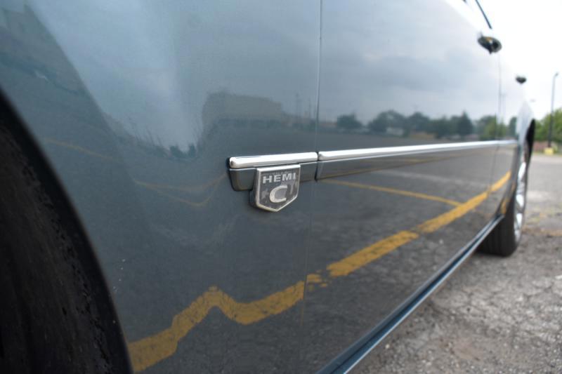 Chrysler 300 300C Platinum RWD 2005