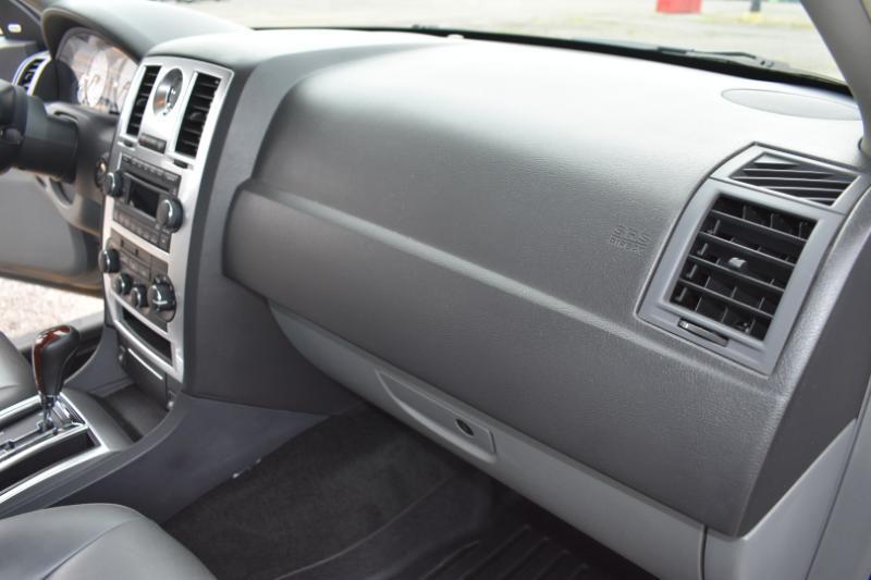Chrysler 300 300C Platinum RWD 2005