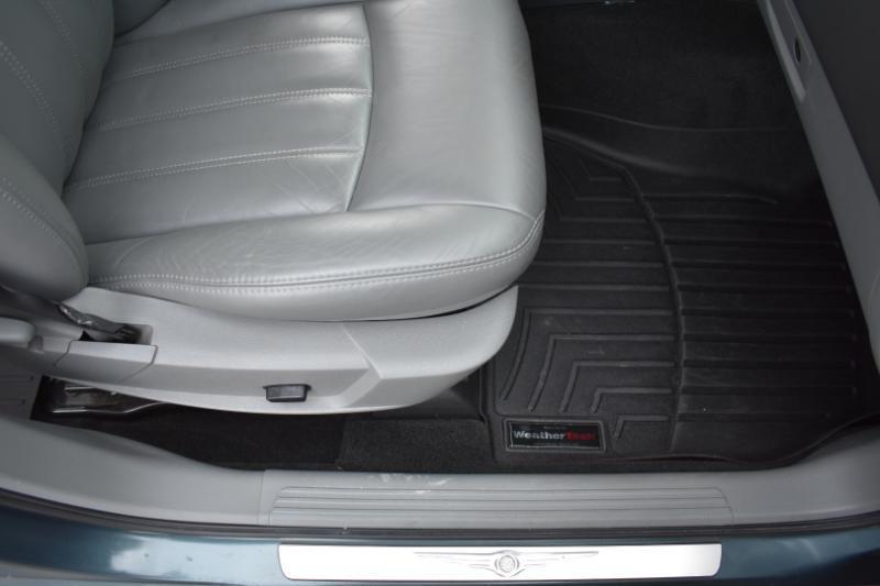 Chrysler 300 300C Platinum RWD 2005