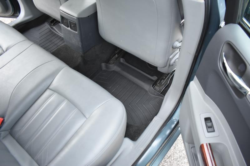 Chrysler 300 300C Platinum RWD 2005