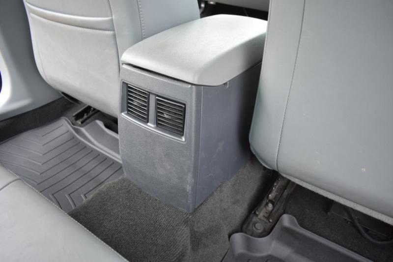 Chrysler 300 300C Platinum RWD 2005