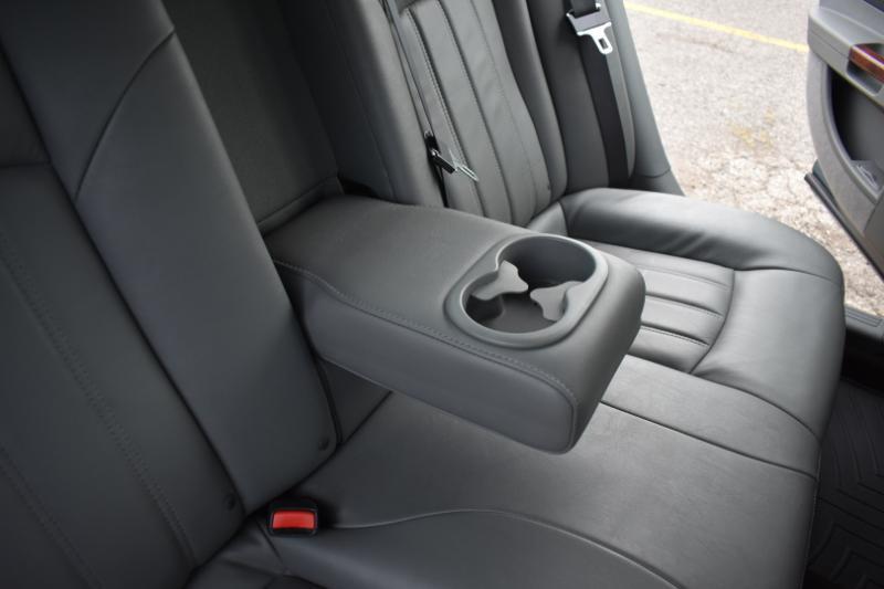 Chrysler 300 300C Platinum RWD 2005