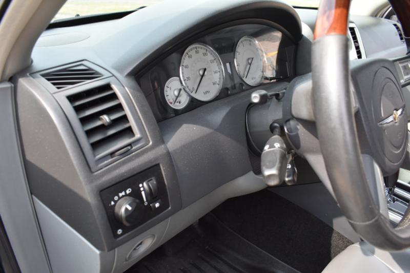 Chrysler 300 300C Platinum RWD 2005