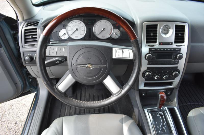 Chrysler 300 300C Platinum RWD 2005